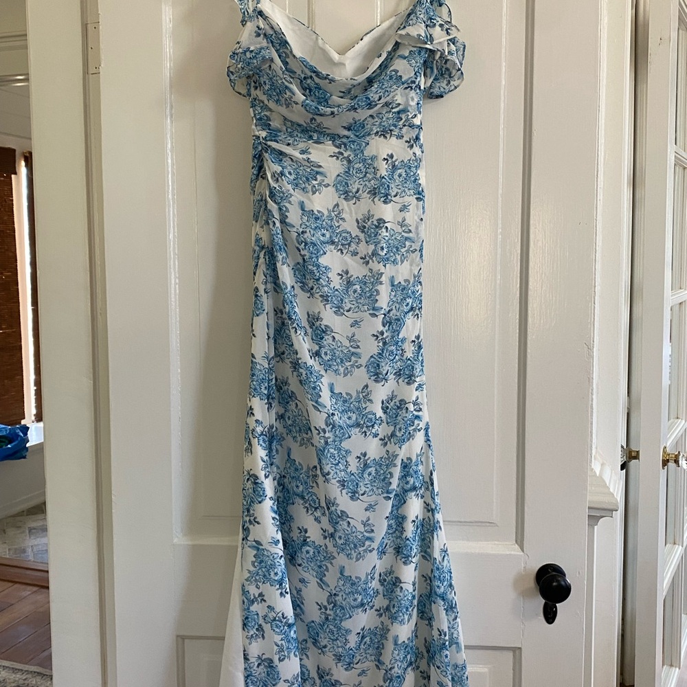 Sheath White Blue Flower Mermaid Maxi Dress with Slit
$116